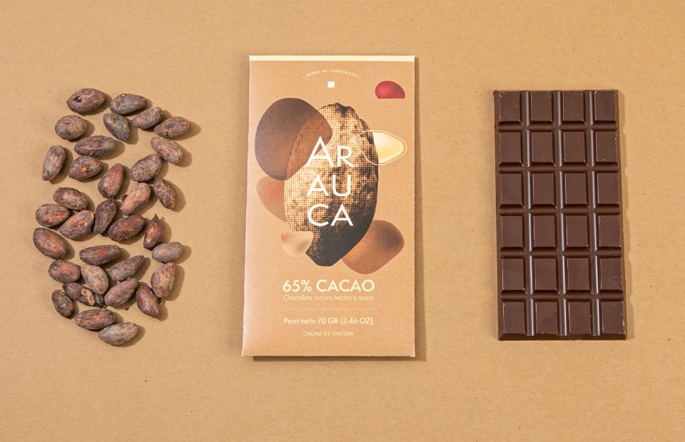 Barra de chocolate oscuro con sabores locales