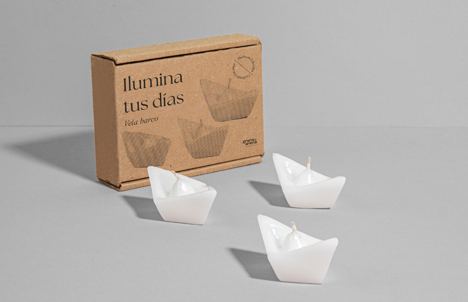 Tres barquitos de papel