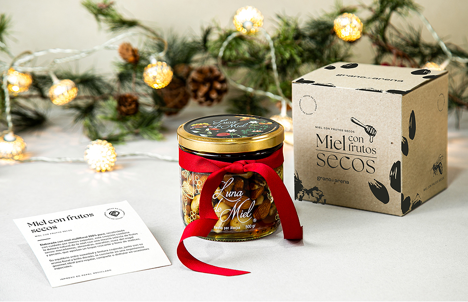 Miel con frutos secos en navidad