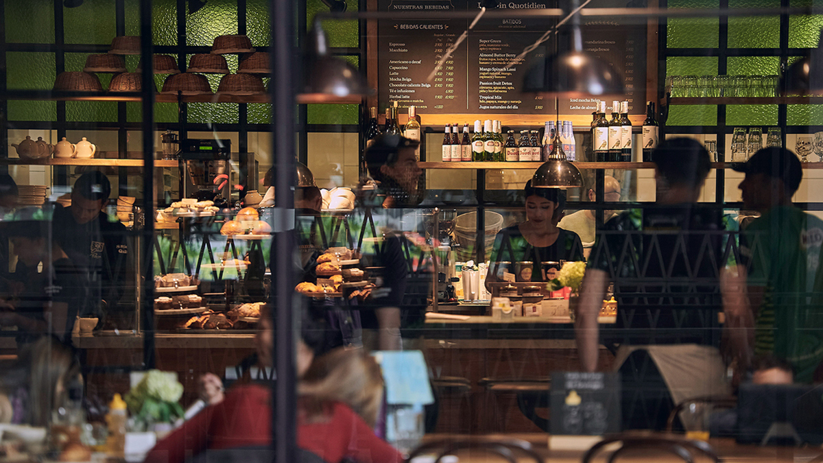 Aplicación de manual de marca en comunicación gráfica en retail y redes sociales para apertura en Colombia - Le Pain Quotidien